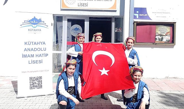 Anadolu İmam Hatip Lisesi öğrencileri farklı ülkelerde Kütahya&#039;yı tanıtıyor