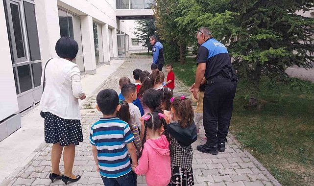 Anaokulu öğrencileri İl Emniyet Müdürlüğü'nün yerleşkelerini ziyaret etti