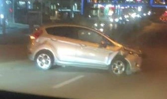 Ankara'da hatalı şerit değiştiren aracın kaza anı kamerada