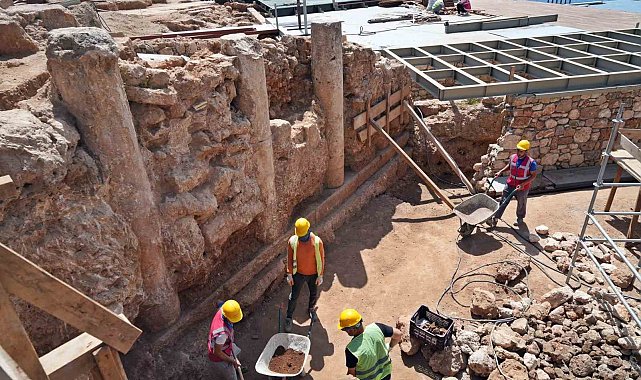 Antalya'da deniz manzaralı 3 bin 500 yıllık 800 metre uzunluğunda sütunlu cadde keşfedildi