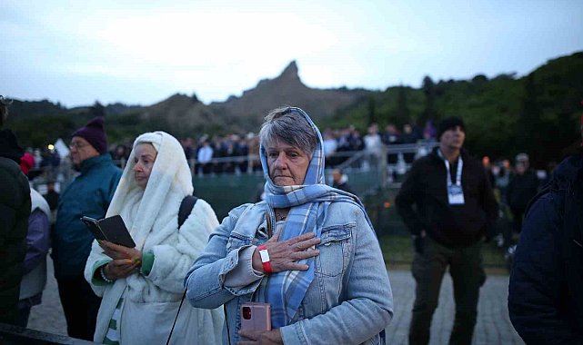 Anzaklar &#039;Şafak Ayini&#039; ile atalarını andı