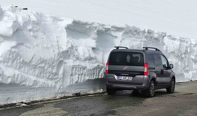 Ardahan'da kar, insan boyunu aştı
