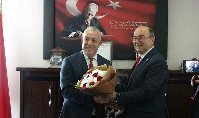 Artvin Belediyesi'nde devir teslim töreni gerçekleşti