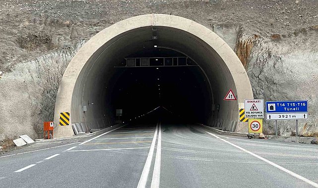 Artvin'de çatlak ve açılmaların oluştuğu tünelde kaymanın durduğu bildirildi