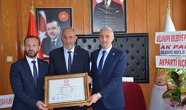 Aslanapa Belediye Başkanı Necati Kulik, görevi Gökhan Gürel'den devraldı
