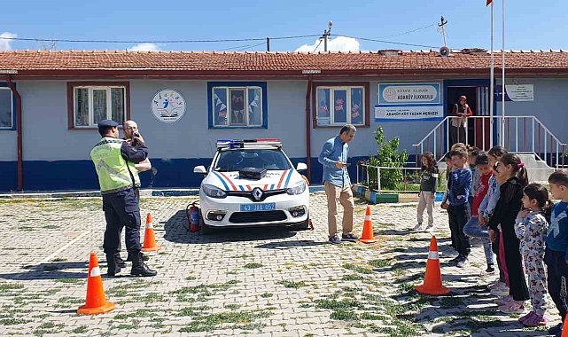 Aslanapa'da öğretmen ve öğrencilere trafik eğitimi