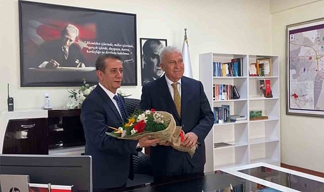 Atay'dan halefi Yetişkin'e çiçekli ziyaret