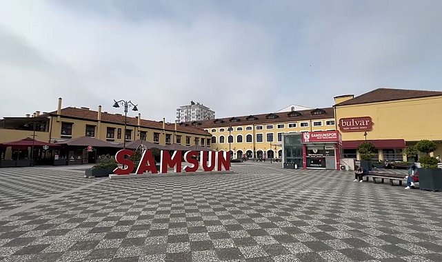 AVM'de kadınların kavgası kameraya yansıdı