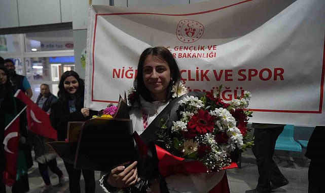 Avrupa 2.'si boksör memleketi Niğde'de coşkuyla karşılandı