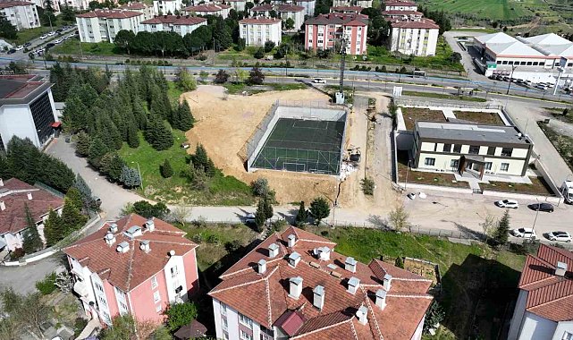 Ayazma'da çocuklar için yeni saha inşa ediliyor