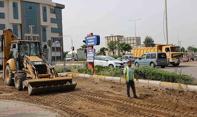 Aydın Büyükşehir Belediyesi Nazilli Alparslan Türkeş Bulvarı'nda kazı çalışmalarına başladı