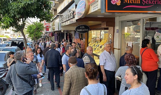 Aydın'da bayram manzarası değişmedi tatlıcılarda kuyruk oluştu