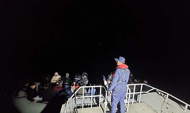 Ayvalık açıklarında 60 düzensiz göçmen yakalandı