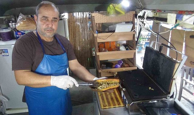 Ayvalık'ın üç lezzeti Tostkoreç' te buluştu