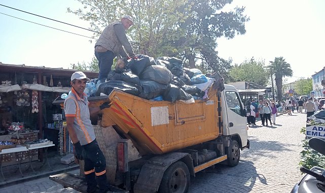 Ayvalık'ta, bayram tatilinde yaklaşık 15 bin ton çöp toplandı