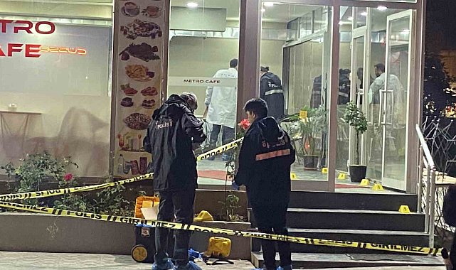 Bağcılar&#039;da kafeye silahlı saldırı: 1&#039;i ağır 3 yaralı