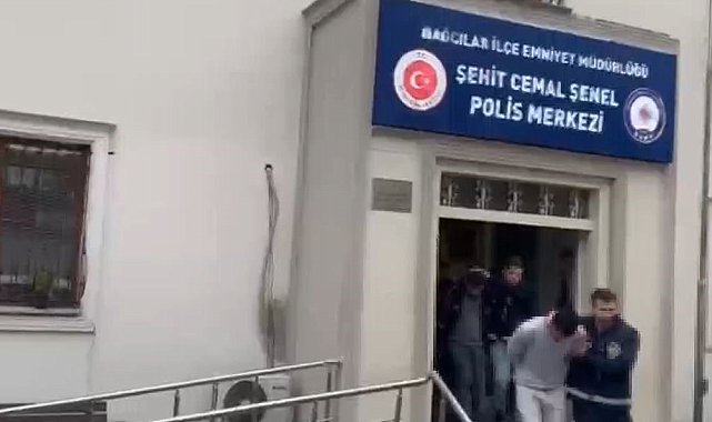 Bağcılar'da sokak ortasında bıçaklı ve silahlı saldırı kamerada