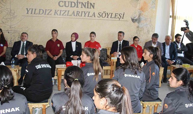 Bakan Göktaş, Cudi'nin yıldız kızları ile söyleşi yaptı