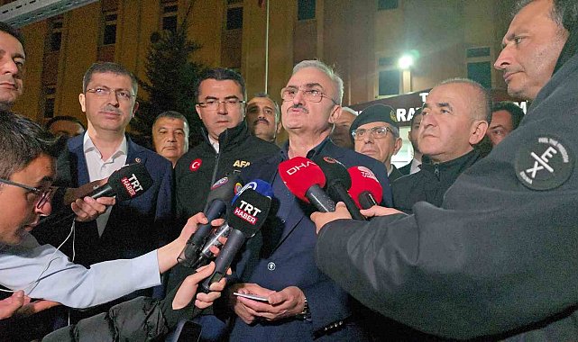 Bakan Yardımcısının basın açıklaması sırasında deprem oldu