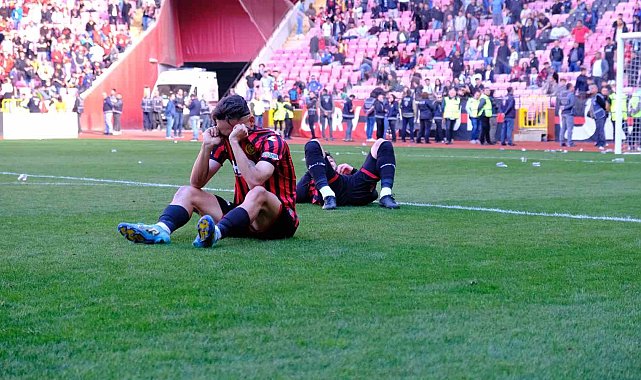 Bal Ligi'nden çıkamayan Eskişehirsporlu futbolcular gözyaşlarına hakim olamadı