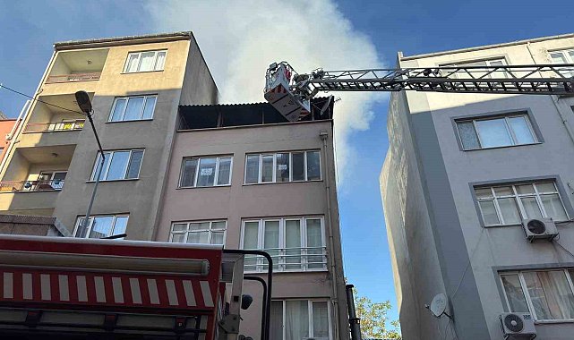 Balıkesir merkezde korkutan çatı yangını