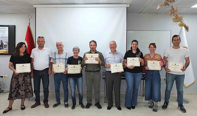 Balıkesir'de 70 kişiye törenle bahçıvanlık belgesi verildi