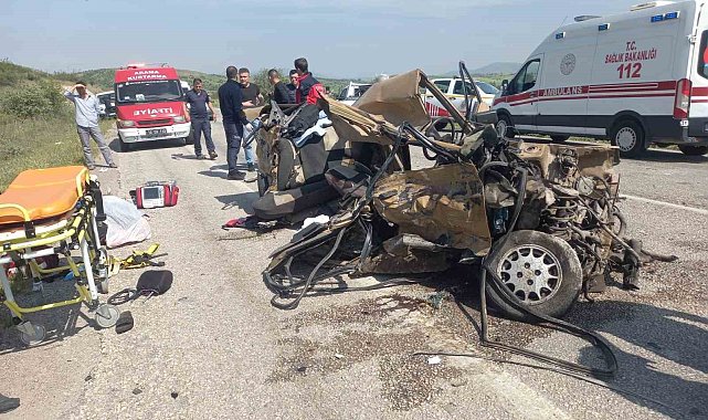 Balıkesir'de feci kaza: Anne ve oğlu hayatını kaybetti, baba ağır yaralı