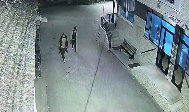 Balıkesir'de motosiklet çalan hırsızlar kısa sürede yakalandı