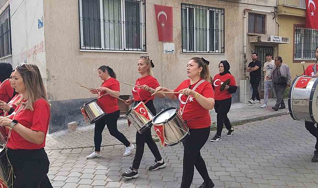 Bando kuran veliler, mahalleye 23 Nisan coşkusu yaşattı