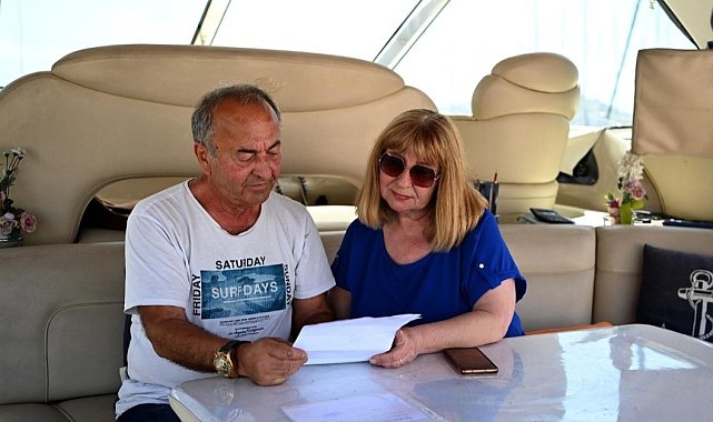 Bankta unutulduktan sonra çalınan döviz dolu çantayı, polis bulup sahibine teslim etti