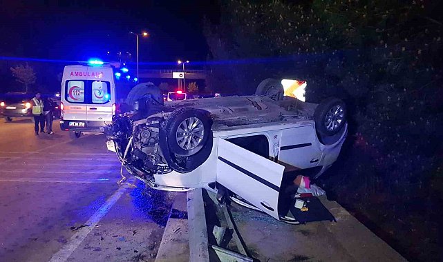 Bariyerlere ve ağaçlara çarpan otomobil ters döndü: 1 yaralı