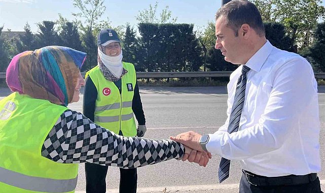 Başkan Ahmet Akın&#039;dan emekçi kadınlara sürpriz ziyaret