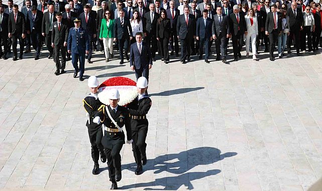Başkan Ahmet Aras ve 11 ilçe Belediye başkanı Anıtkabir'de