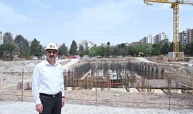 Başkan Altay: "Mevcut ağaçlara göre şekillendirerek Türkiye'nin en ikonik kütüphanesini gençler için yapıyoruz"