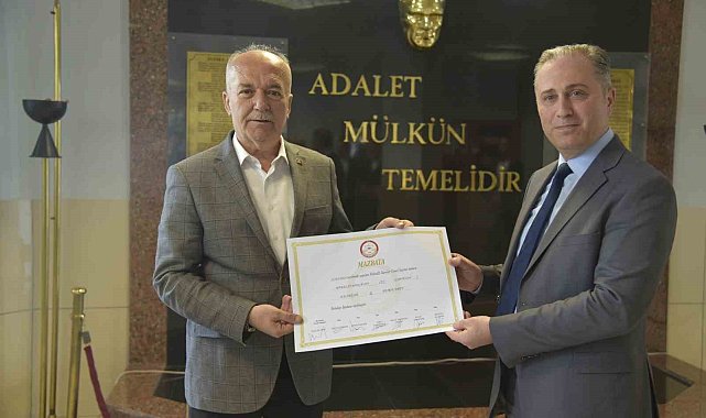 Başkan Bahçavan mazbatasını aldı
