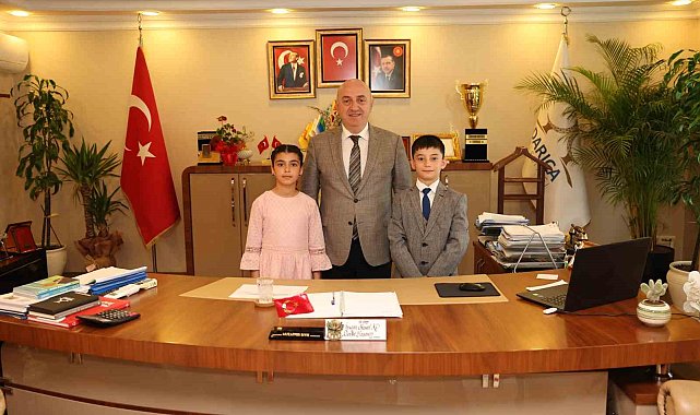 Başkan Bıyık koltuğunu çocuklara bıraktı