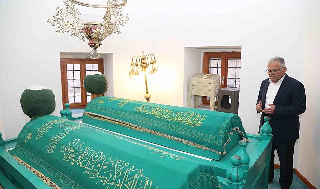 Başkan Büyükkılıç, esnafla buluştu, Şeyh İbrahim Tennuri Hazretleri'nin türbesini ziyaret etti
