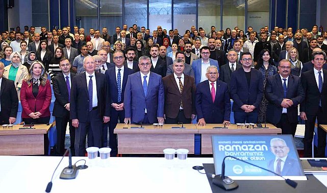 Başkan Büyükkılıç, personelleriyle bayramlaştı