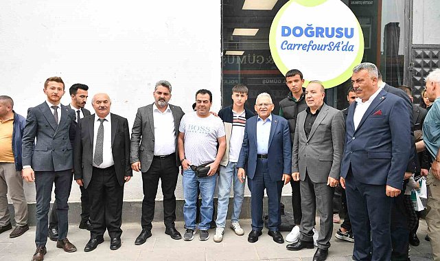 Başkan Büyükkılıç, Pınarbaşı esnafı ve ilçe sakinleriyle kucaklaştı