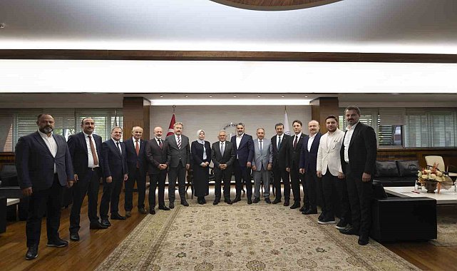Başkan Büyükkılıç'a AK Parti il yönetimi ve belediye başkanlarından ziyaret