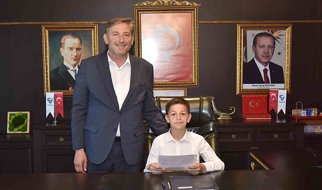 Başkan Candal koltuğu çocuklara teslim etti