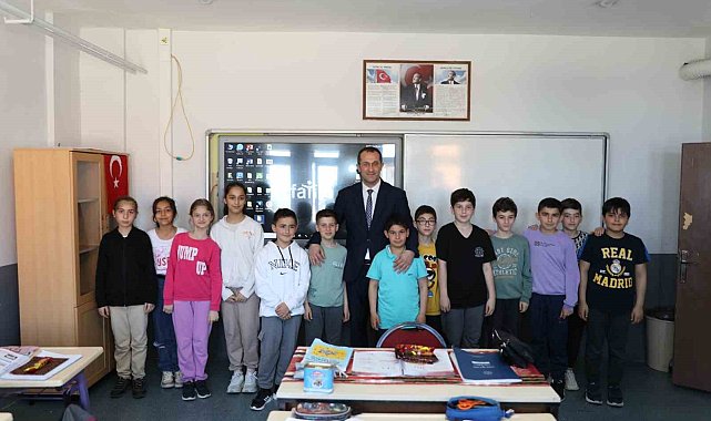 Başkan Ekim'den çocuklara 23 Nisan hediyesi