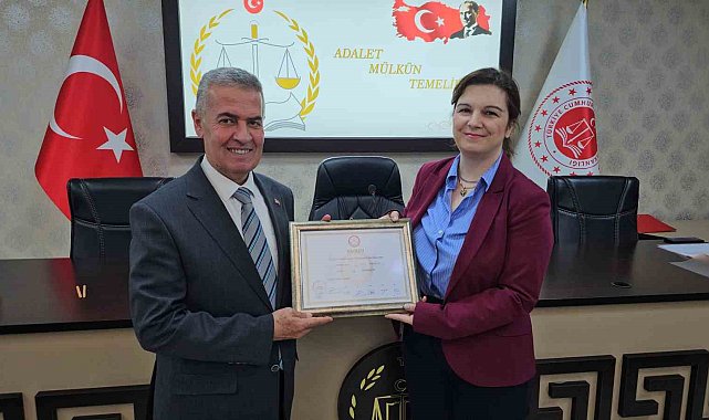 Başkan Erol mazbatasını aldı