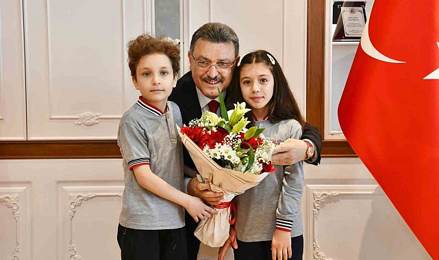 Başkan Genç, makam koltuğunu çocuklara devretti