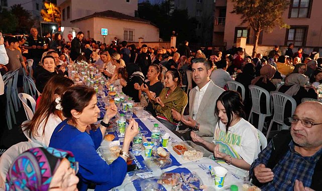 Başkan Gökhan Yüksel, iftar sofrasında vatandaşlarla buluştu