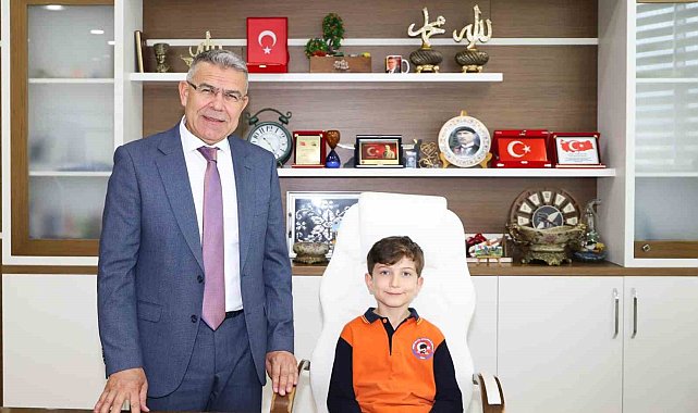 Başkan Güler koltuğunu çocuklara emanet etti