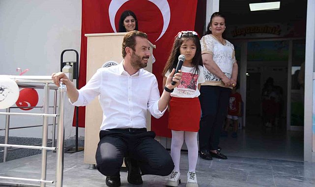 Başkan Kadir Aydar, 23 Nisan'ı çocuklarla beraber geçirdi