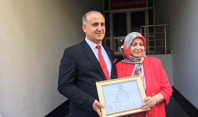 Başkan Kaya mazbatasını aldı