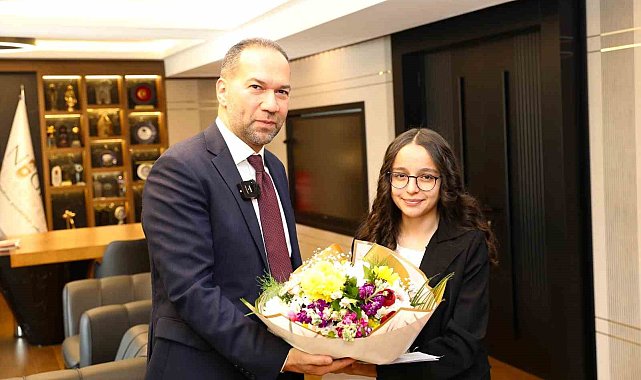 Başkan Özdemir, Makamını 7. Sınıf Öğrencisi Tuğba'ya Devretti