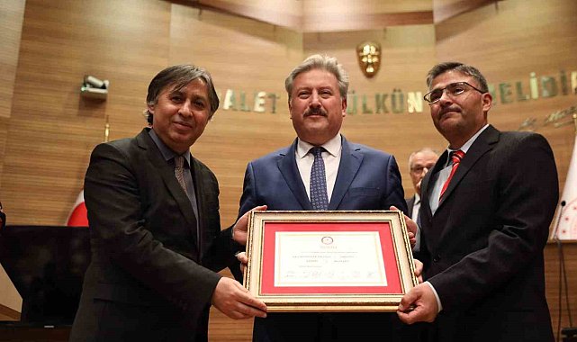 Başkan Palancıoğlu mazbatasını aldı